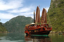 Join unique Halong Bay tour, remember Vietnam holidays forever halong bay tour